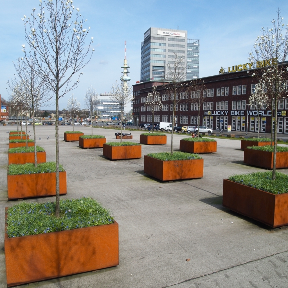 Baumkübel - CorTen Shrubtubs, Bahnhof Duisburg (DE)